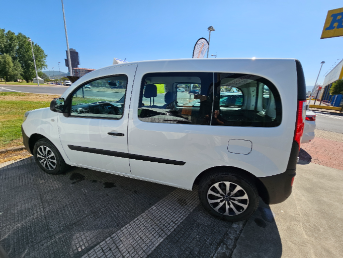renault kangoo combi profesional m1af blue dci 95 cv de color blanco